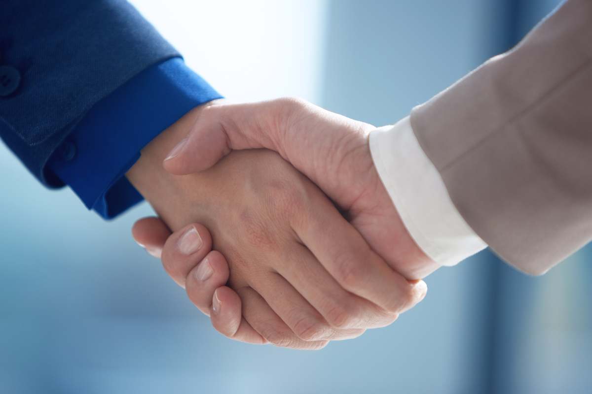 stretta di mano