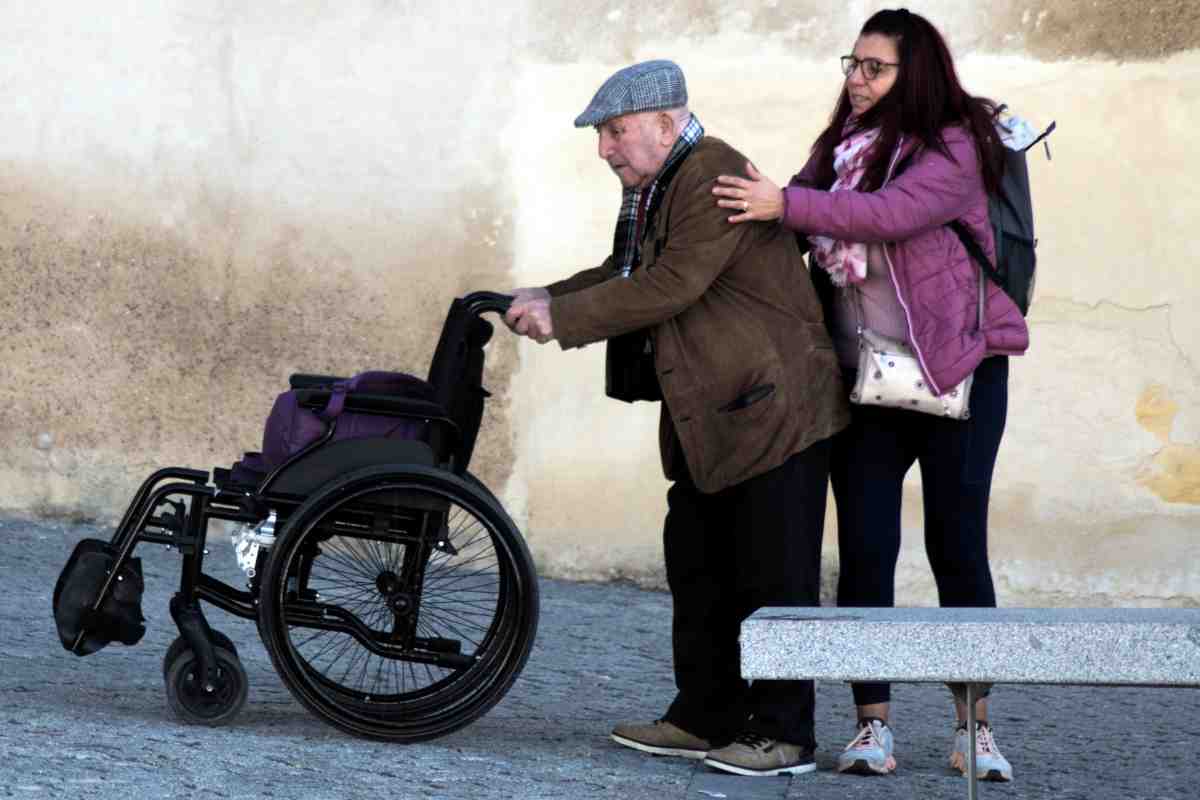 Pioggia di bonus con Legge 104: contributi mensili per disabili e per chi si prende cura di loro